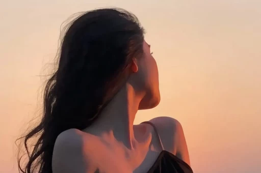 陈赫二婚老婆罕见走红毯！脸肿胀、油成猪刚鬣网友：都是玻尿酸